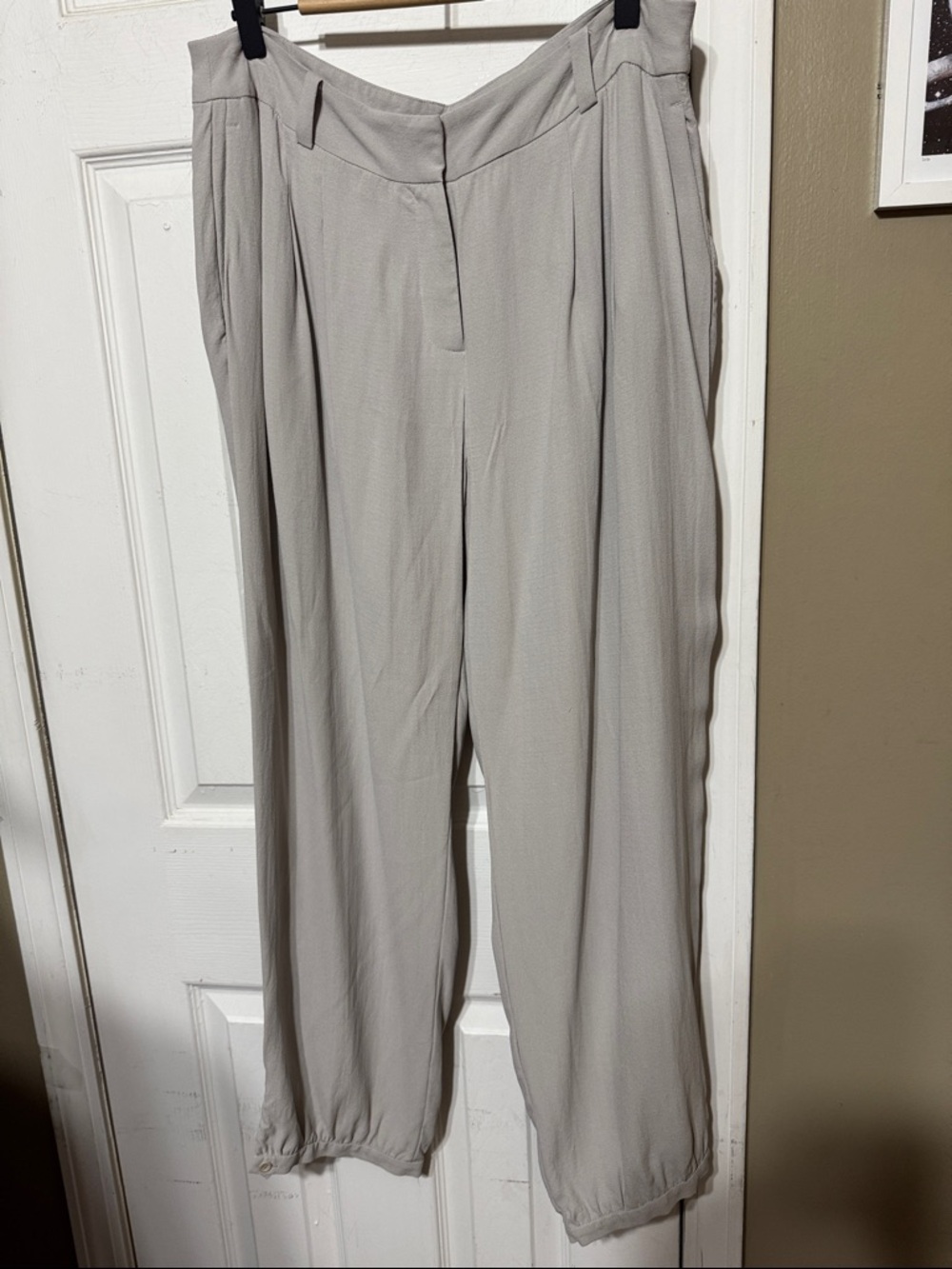 Eileen Fisher 100% Silk Gray Pleated Crop Pants Large W 16.5” I 27.5”